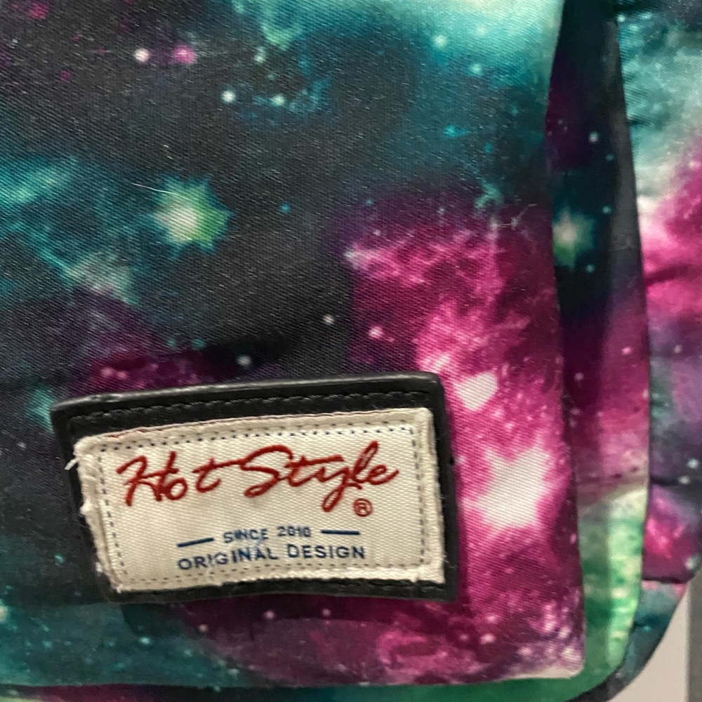Hot Style Backpack - Picture 2 of 4